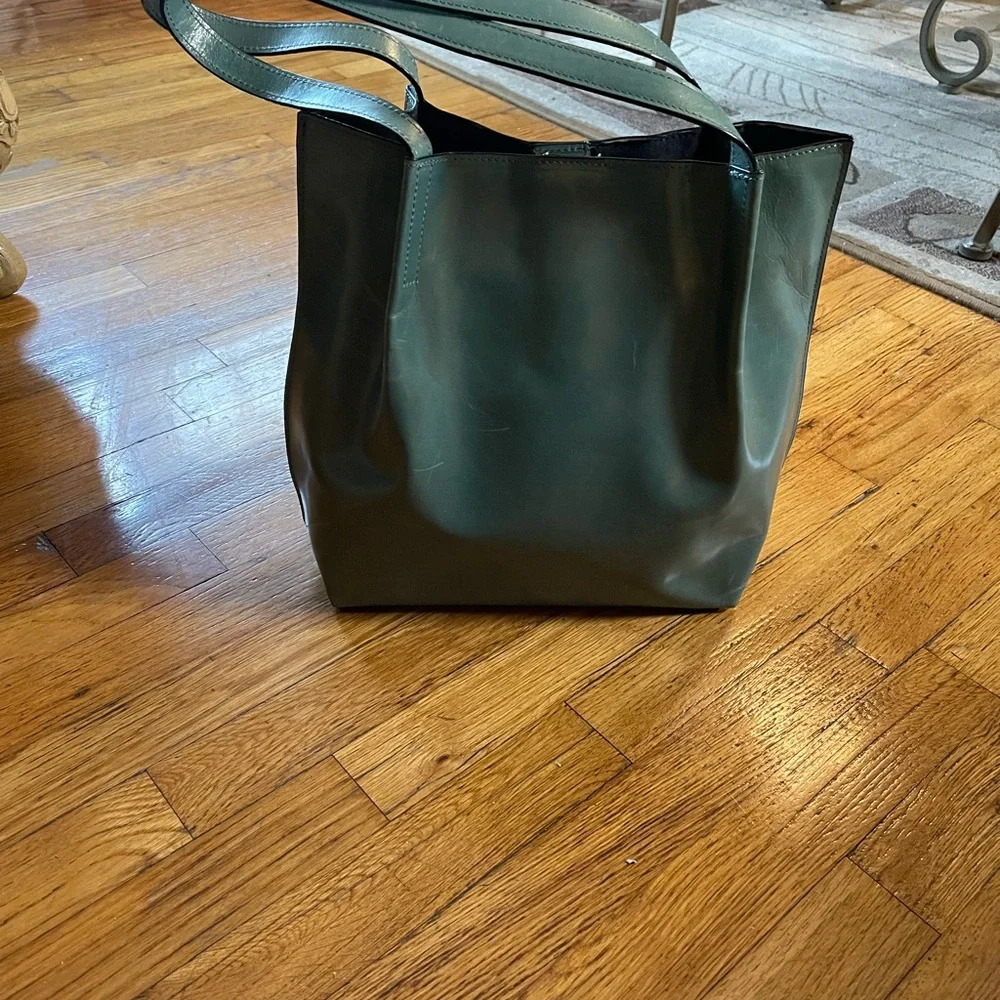 Elegant Green leather tote bag NWOT - Picture 1 of 10